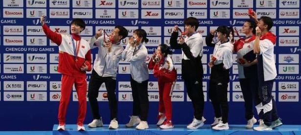 爱游戏-FPX险胜TSM，Ming单局斩获MVP强强对话成都决赛之夜，技惊四座