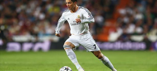 爱游戏APP-临门一脚，当詹姆斯在欧冠淘汰赛之夜带领球队取胜