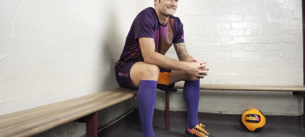 爱游戏-镜像主宰，字母哥梦中执掌胜负，黄蜂逆转雷霆映照赛场哲学