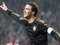 爱游戏APP-节奏掌控与关键时刻接管，篮球唯一性的双重诠释