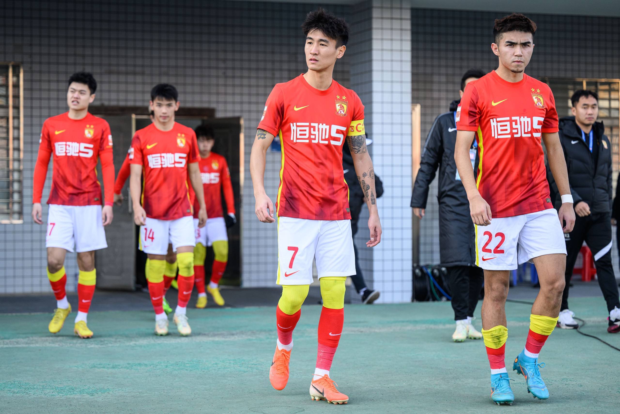 包含恒大平局，中超冠军之路依然充满波折的词条