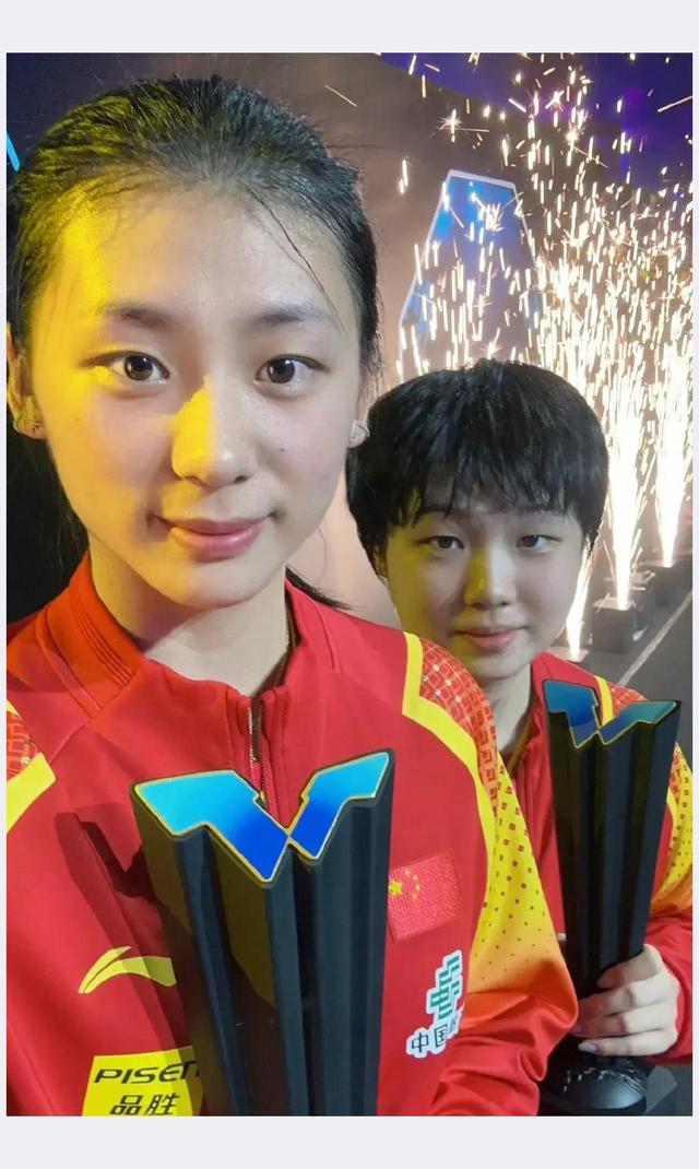 赢得胜利后的喜悦神情，选手们笑逐颜开的简单介绍