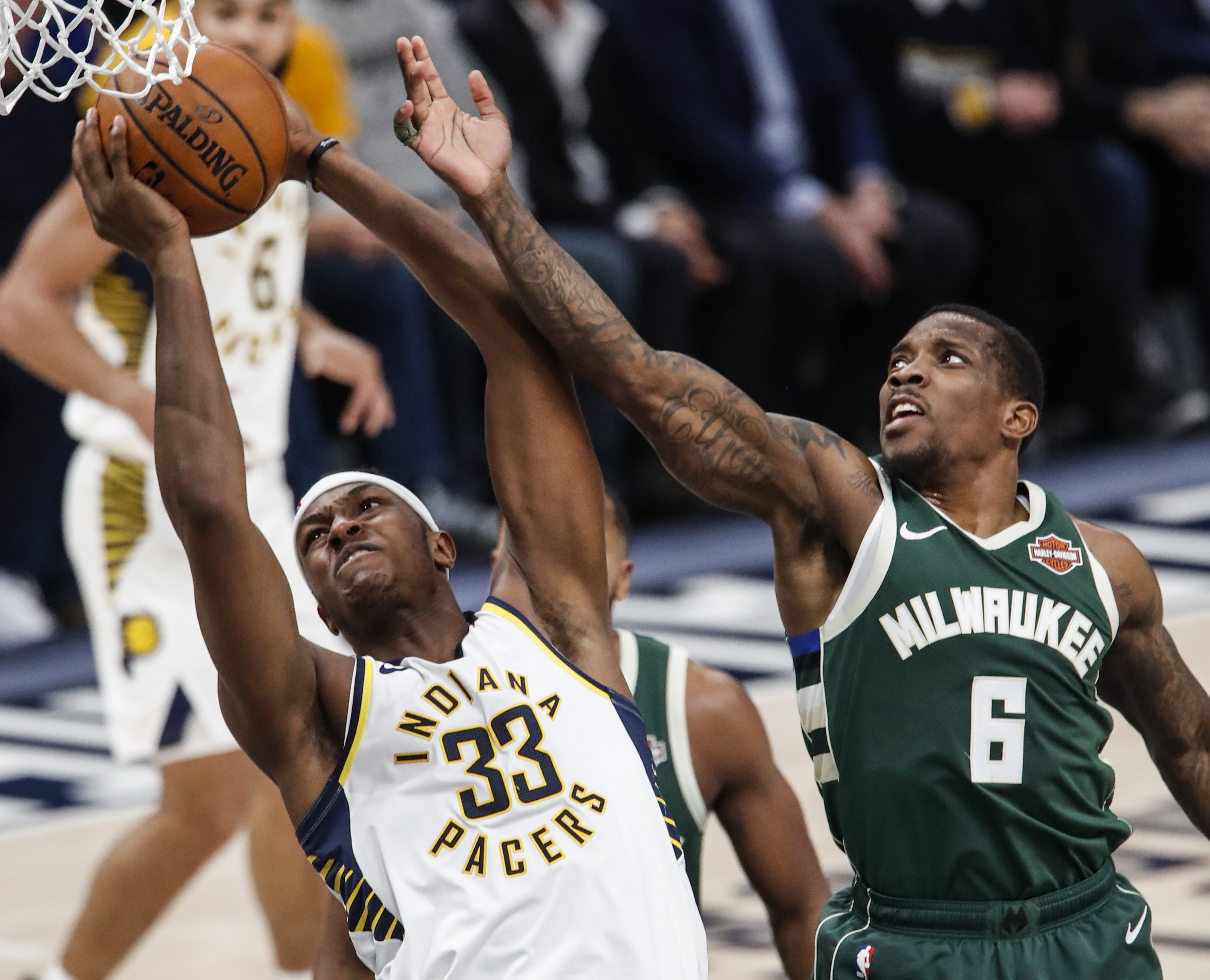 NBA季后赛再现逆转热火击败雄鹿