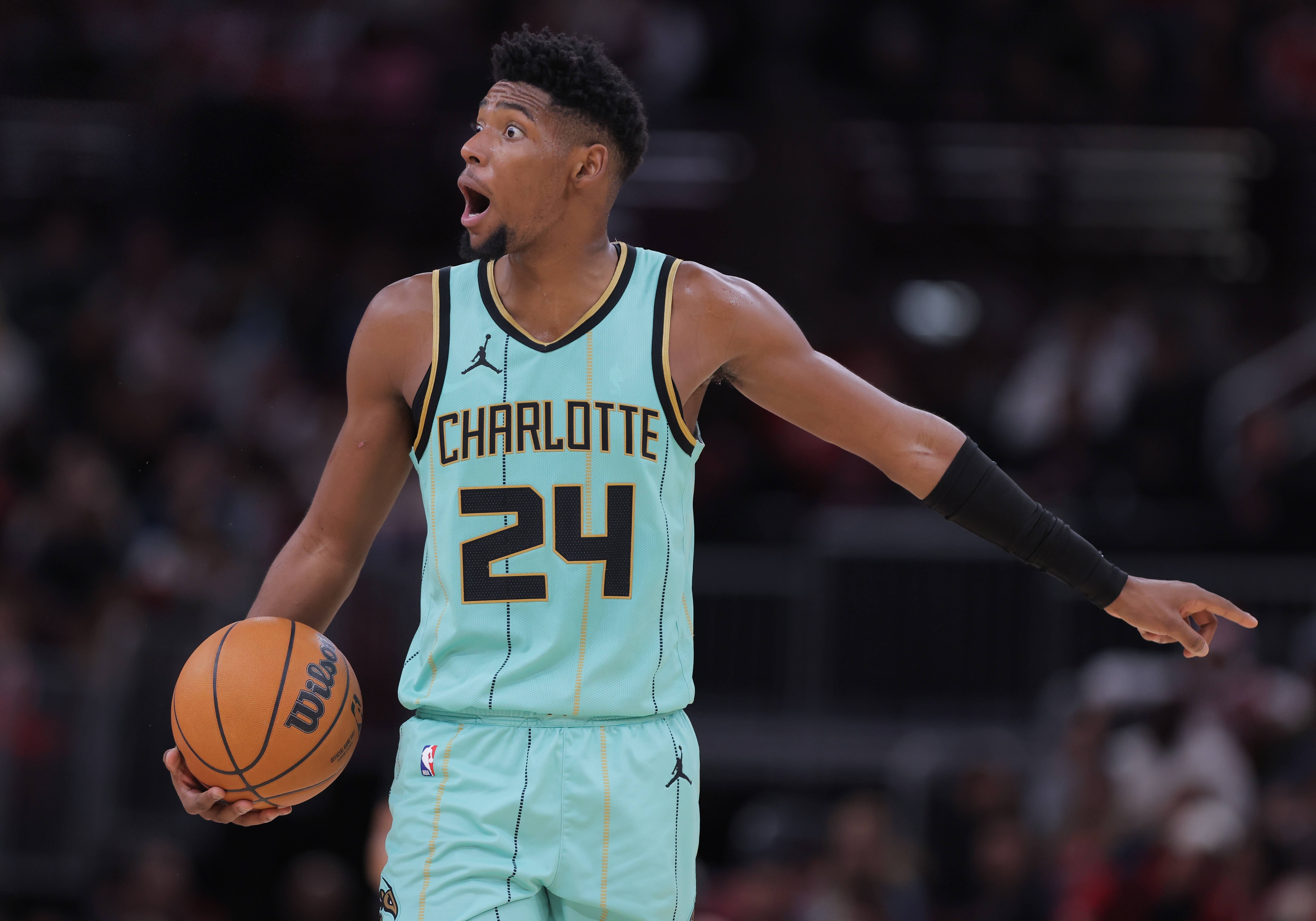 黄蜂后卫意外发现左腿有伤痕,球队医疗组已介入的简单介绍 黄蜂后卫意外发现左腿有伤痕,球队医疗组已介入的简单介绍