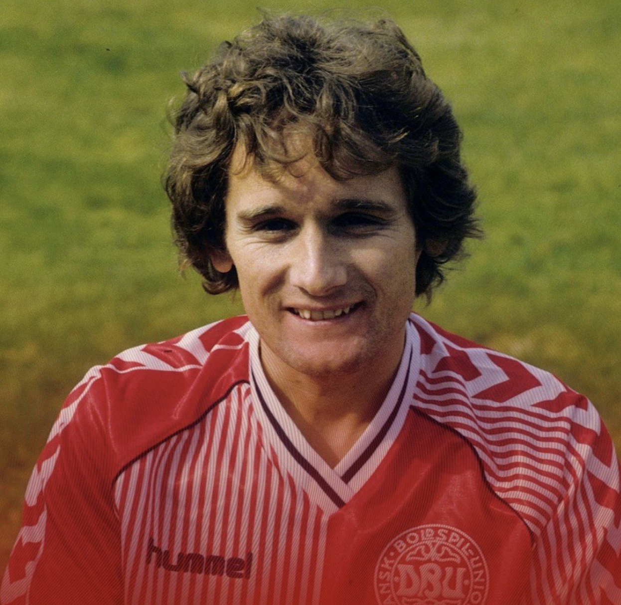 阿兰扎莱特传射建功，丹麦豪取小组首胜