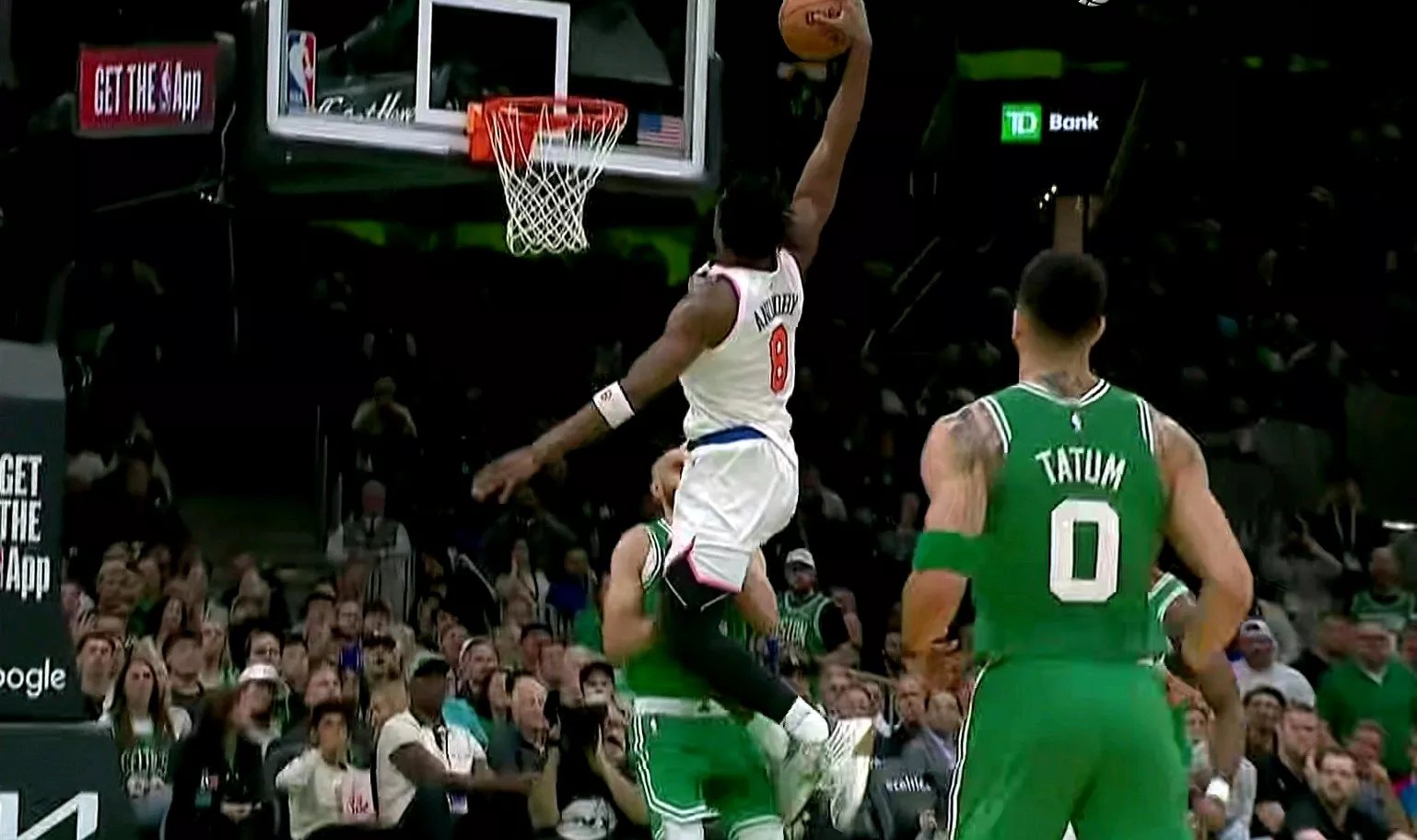 尼克斯横扫篮网，兰德尔砍下30分