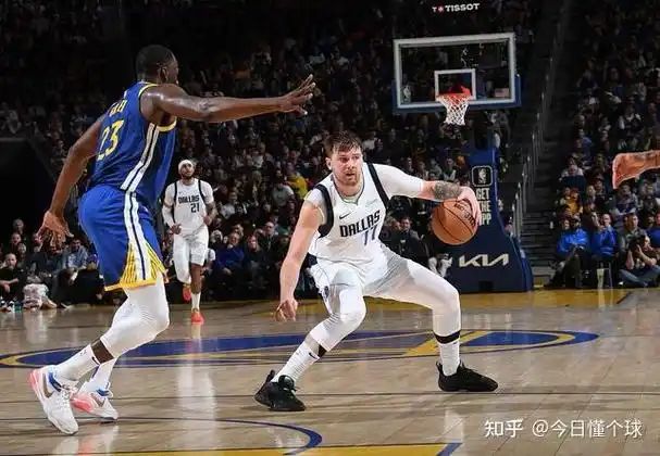 勇士客场击败独行侠保持不败