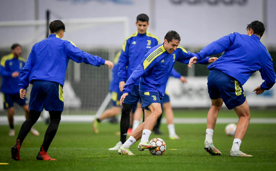 尤文图斯球员集体训练，备战未来比赛